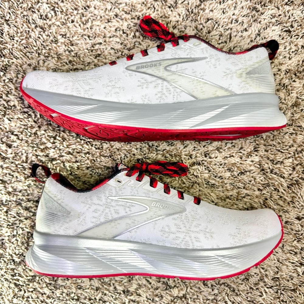 Brooks Levitate 6 Run Merry Christmas Running Shoes Women’s Size 8 White Red - Picture 3 of 9